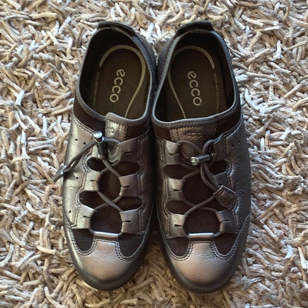 Ecco Women’s Bluma Toggle Shoes (37 EU / 6 - 6.5 US)